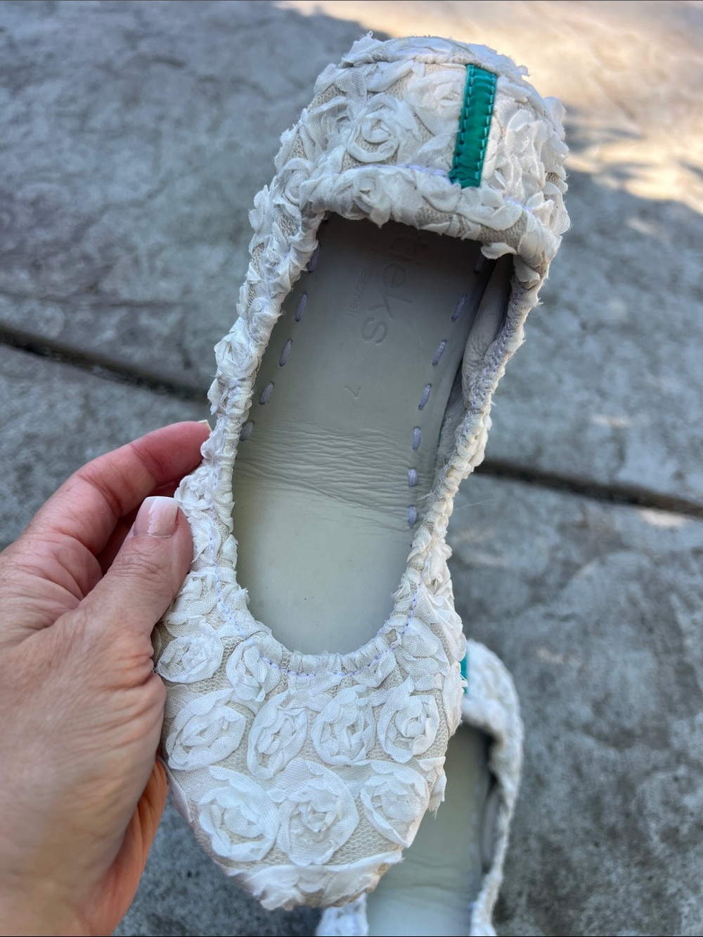 Tieks White Floral Rosette Flats with Teal Accents - Picture 4 of 7
